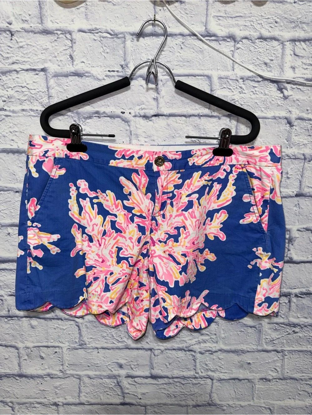 Lilly Pulitzer Buttercup Shorts hard-to-find print "It's Electric” size 12
